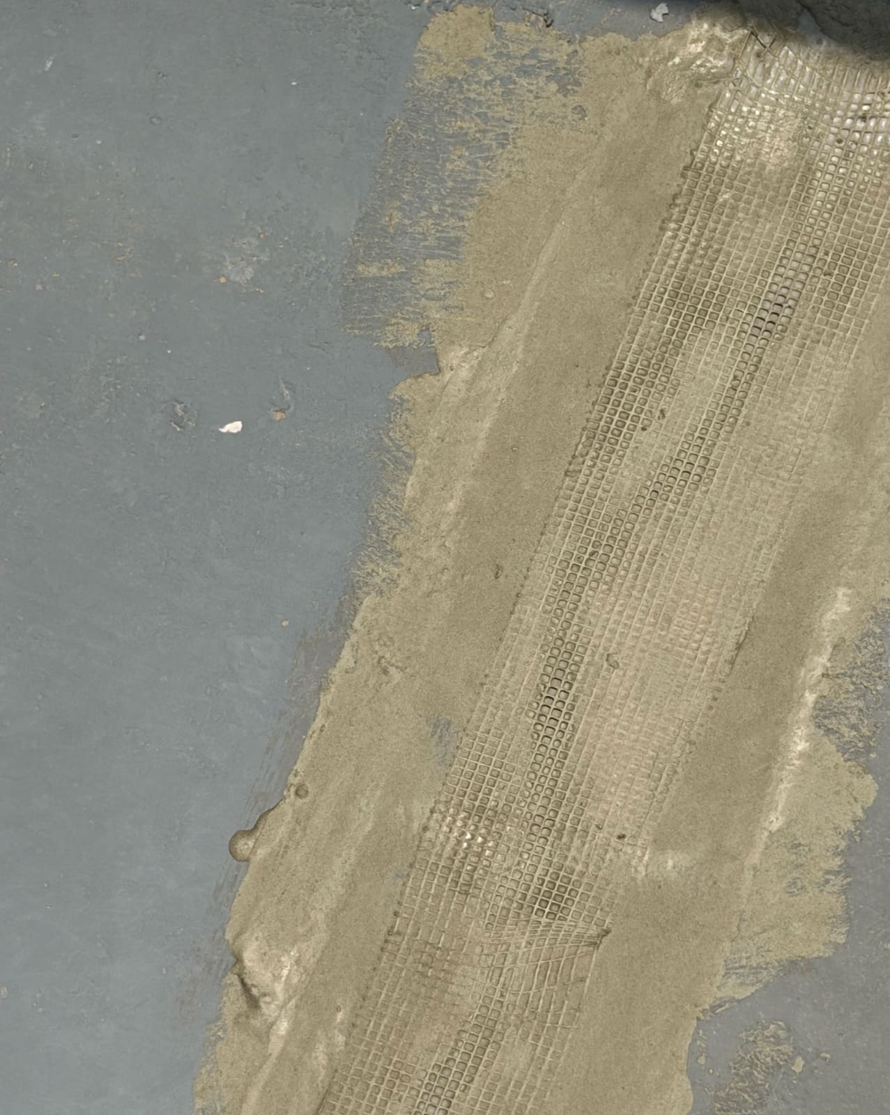 A crack in a villa roof repaired with mesh-reinforced filler before the waterproof coating, Ajman